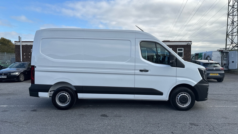 Renault Master Mwb Diesel Fwd MM35 Blue dCi 130 Advance Medium Roof Van
